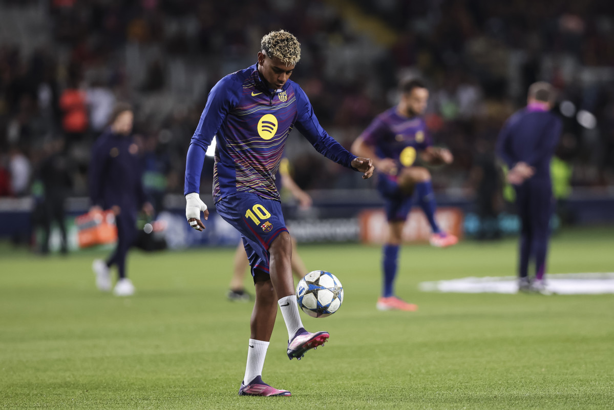 EuropaPress 6995984 lamine yamal of fc barcelona warms up during the uefa champions league (1)