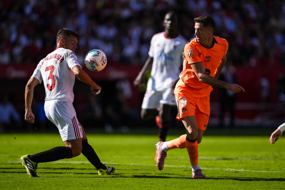 EuropaPress 7006594 robert lewandowski of fc barcelona in action during the spanish league