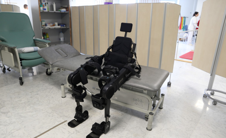 Robots para volver a caminar: Salut adquiere 13 exoesqueletos para la rehabilitación de enfermedades raras
