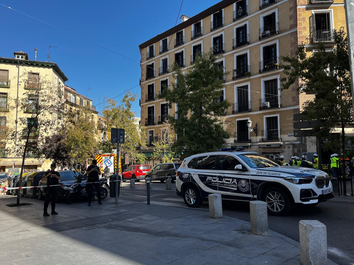 EuropaPress 7010354 once dotaciones bomberos trabajan derrumbe parcial edificio zona opera