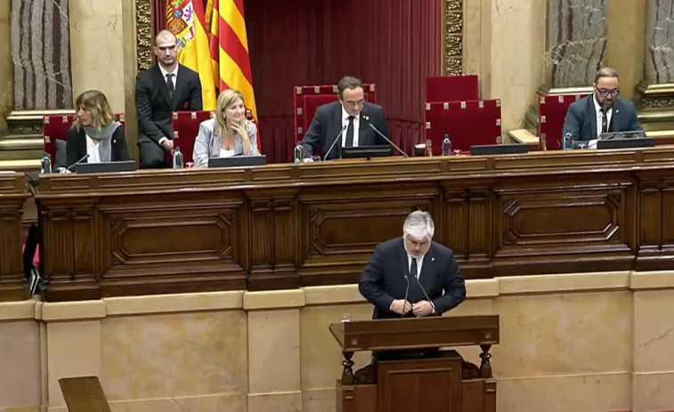 Emotivo recibimiento de Pilar Castillejo en su regreso al Parlament de Catalunya