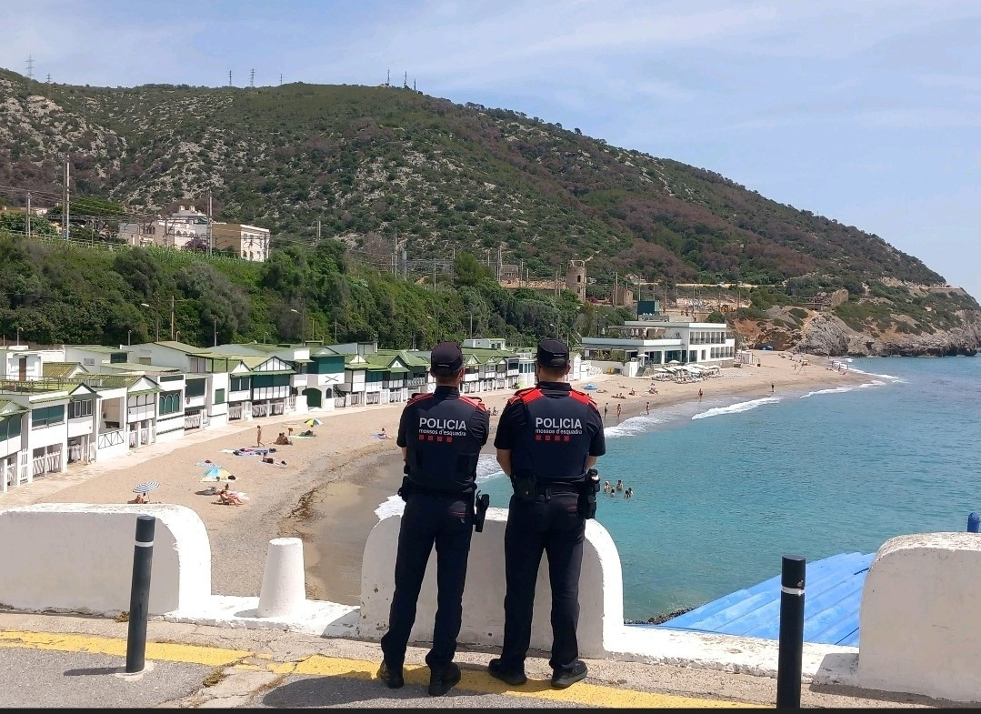 EuropaPress 7018704 agentes mossos desquadra playa garraf