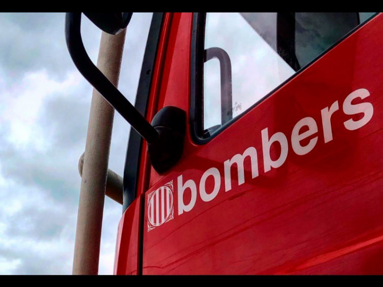 Bombers evacúa varios bloques de pisos y un colegio de L'Hospitalet por una fuga de gas