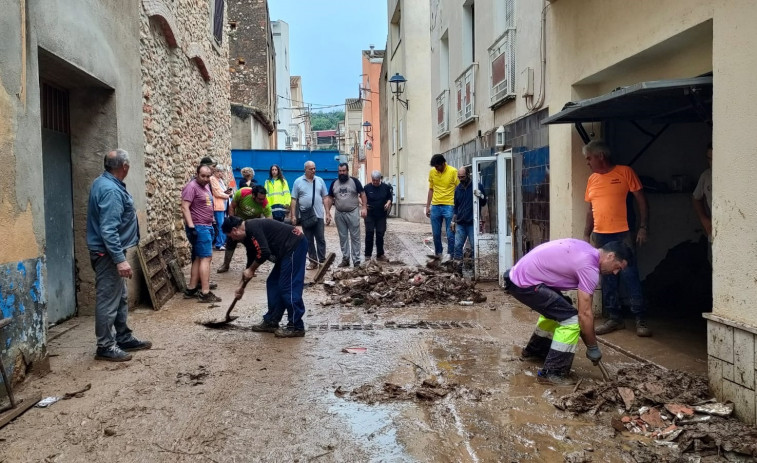 Vídeo | Situación crítica en Godall: el asfalto se hunde y las casas quedan destrozadas tras el paso de la DANA