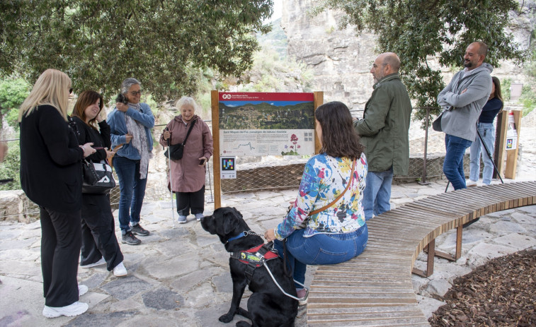 La Diputación de Barcelona prueba NaviLens en Sant Miquel del Fai para guiar a personas ciegas