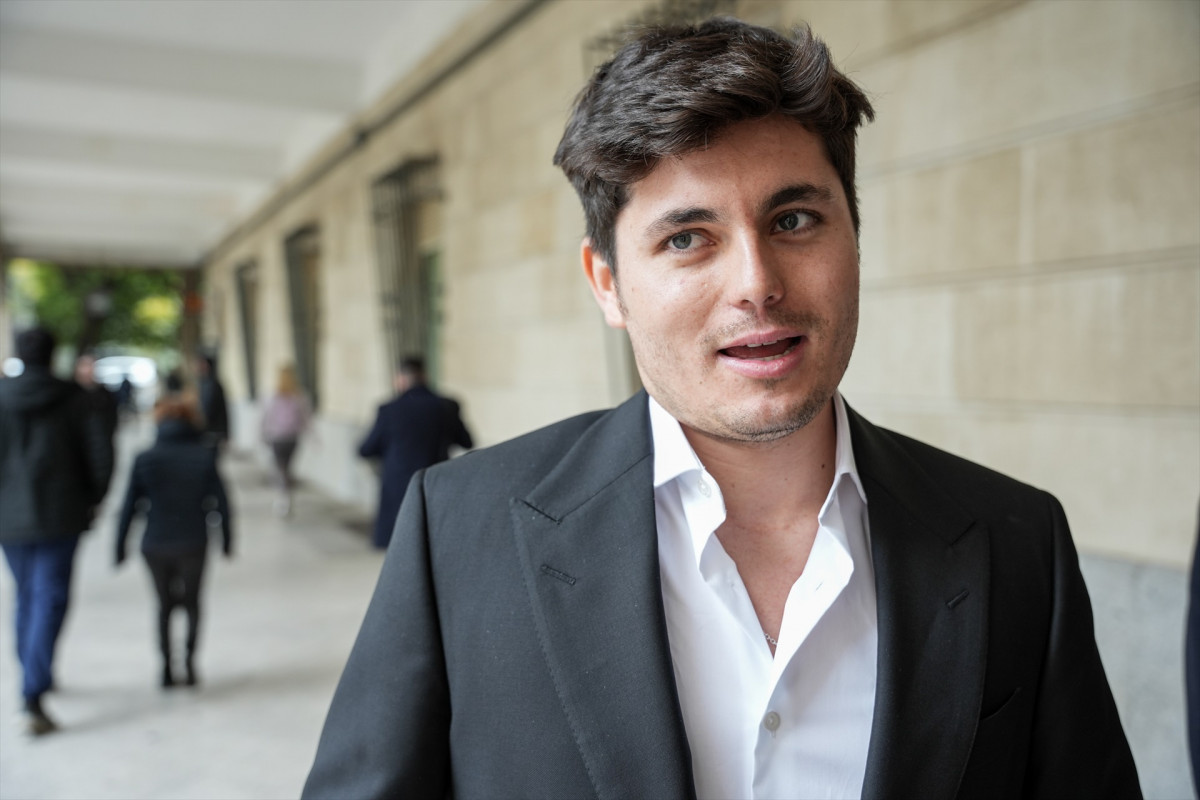 EuropaPress 6541594 jefe prensa alvise perez vito quiles atiende periodista salida juzgado