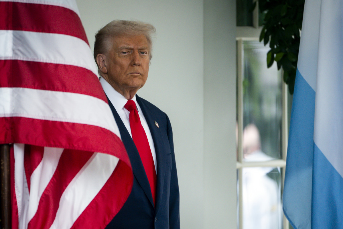 WASHINGTON (United States), 14/10/2025.- US President Donald Trump awaits the arrival of Argentine President Javier Milei (not pictured) to the White House in Washington, DC, USA, 14 October 2025. EFE