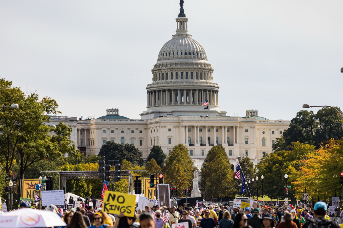 EuropaPress 7036461 18 october 2025 us washington people take part in demonstration in front of