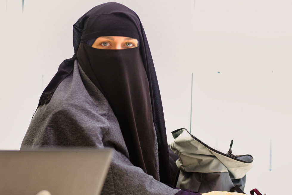 EuropaPress 6806650 27 january 2025 berlin veiled woman sits in courtroom at the administrative (1)