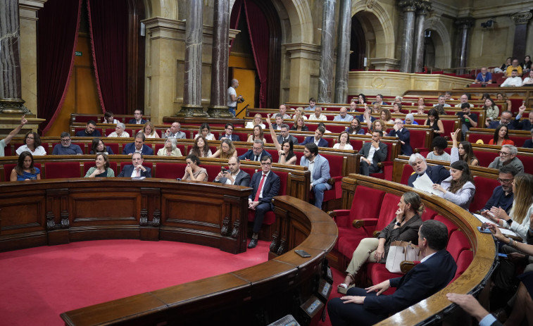 El 'CIS catalán' dispara a Aliança Catalana, se ceba con la caída de Junts y mantiene a Illa al frente de la Generalitat