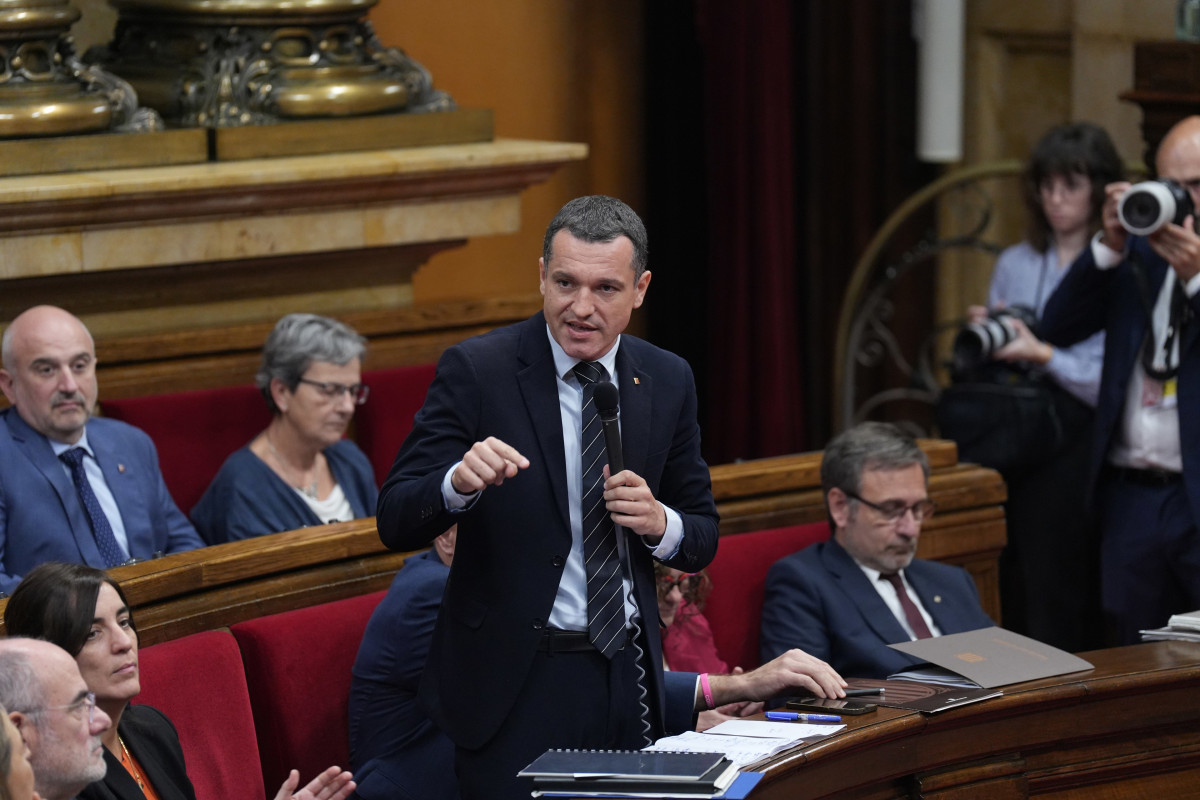 El conseller de Agricultura, Òscar Ordeig, durante la sesión de control en el Parlament de Catalunya