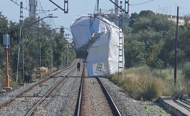 Cortada la R1 de Rodalies entre El Clot y Badalona por un obstáculo en las vías