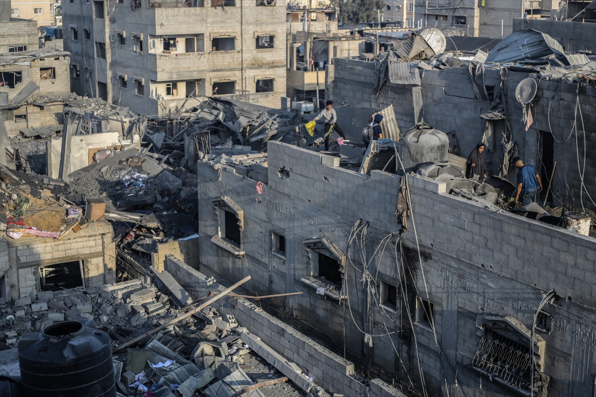 EuropaPress 5623506 06 december 2023 palestinian territories khan younis palestinians inspect