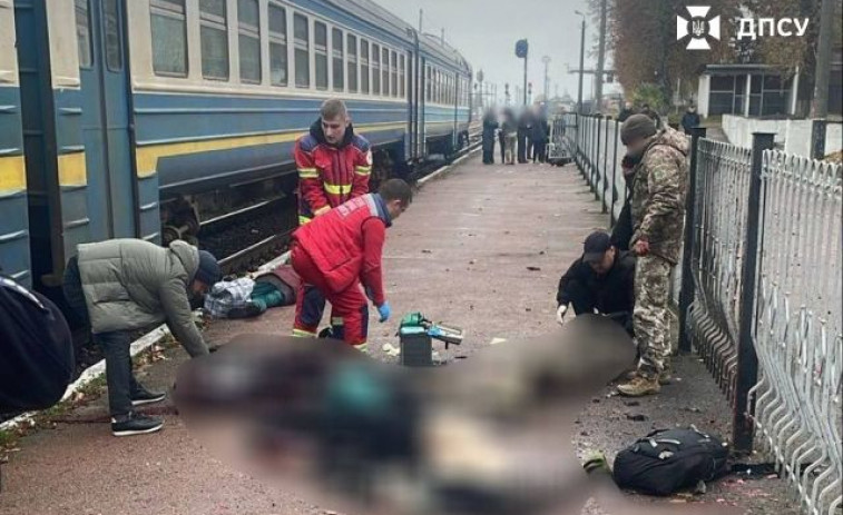 Atentado  con muertos y heridos en estación de tren en Ucrania