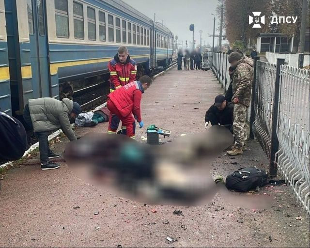 Atentado  con muertos y heridos en estación de tren en Ucrania