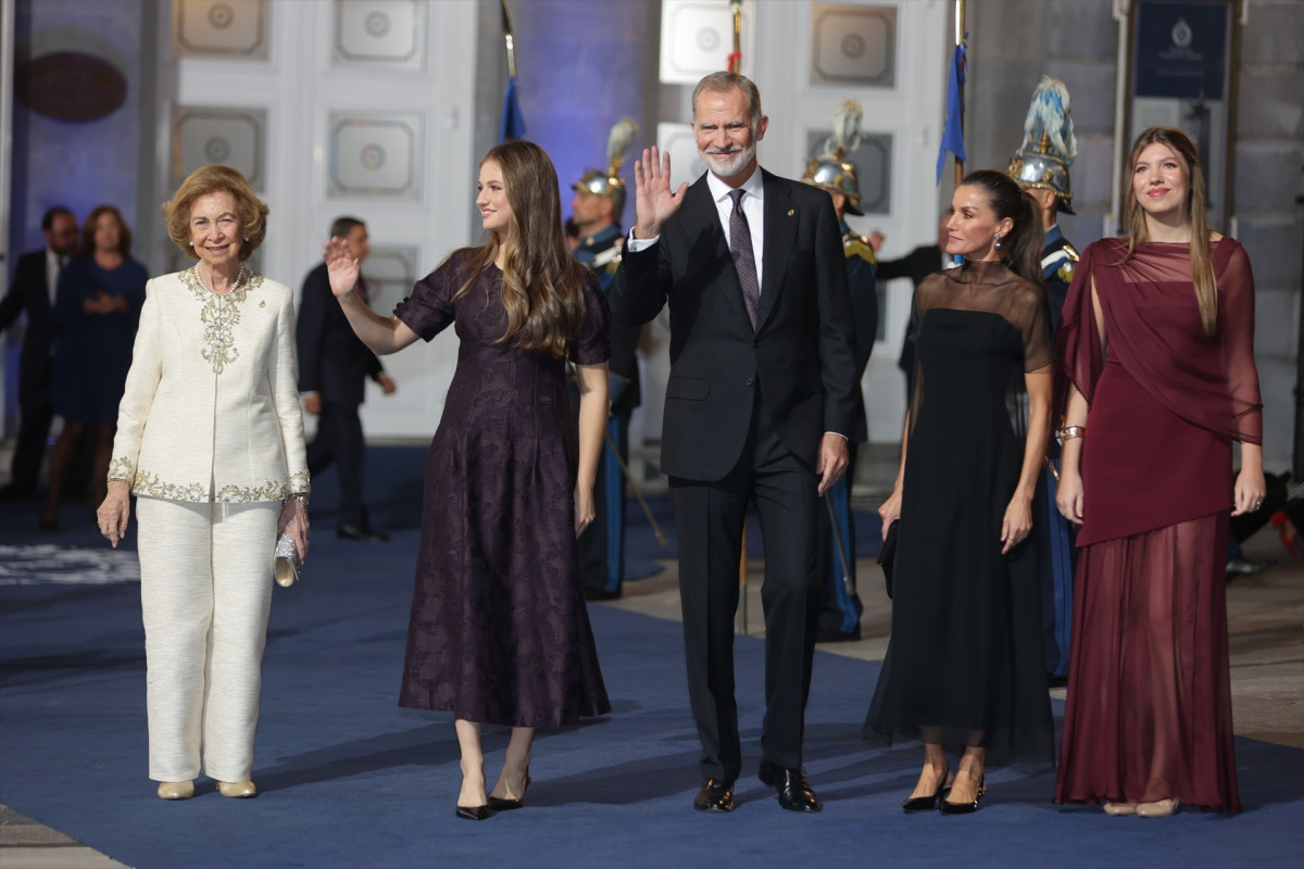 EuropaPress 7053628 reina sofia princesa leonor rey felipe vi reina letizia infanta sofia salen