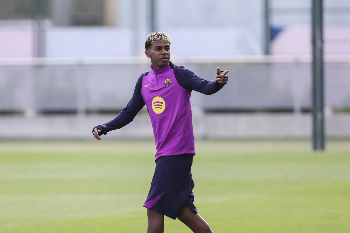 EuropaPress 7054298 lamine yamal during the training day of fc barcelona ahead the spanish (1)