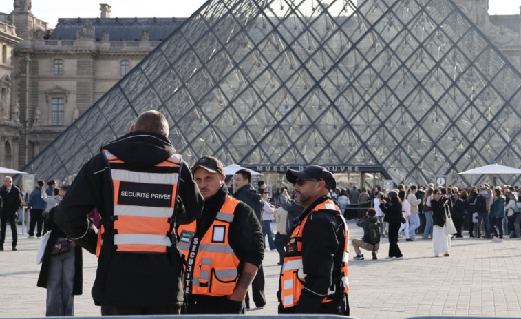 Sube a siete el número de arrestados por el robo millonario en el Louvre