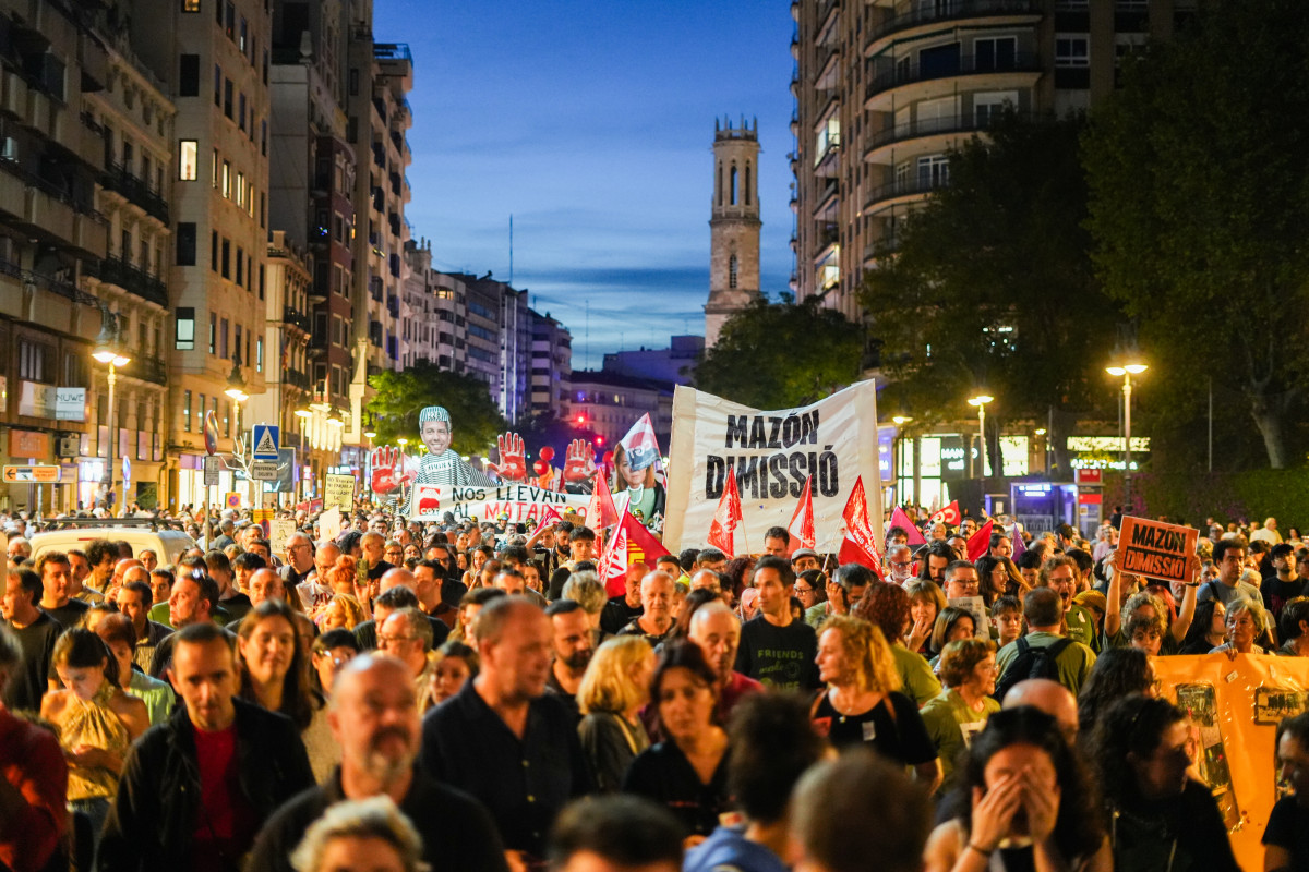 EuropaPress 7055536 cientos personas pancartas piden dimision mazon manifestacion reclamar