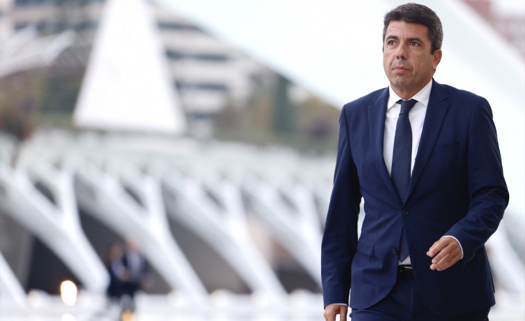 VÍDEO | Familiares de víctimas insultan a Mazón al inicio del funeral de la DANA: 