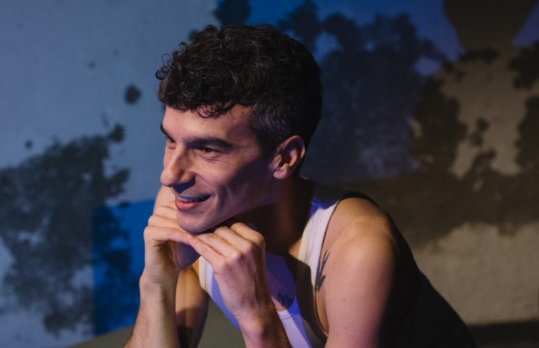 “Llenos de vida”: una batalla “del arco iris contra el color gris” (Sala Fénix)