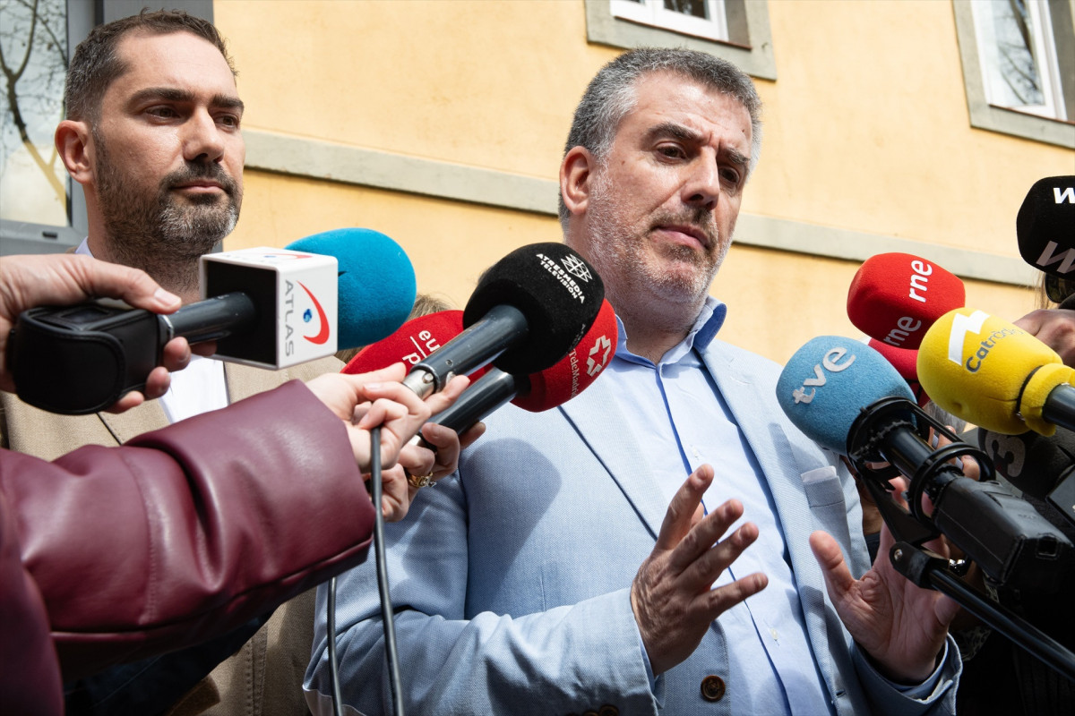 EuropaPress 6573790 alcalde salt jordi vinas atiende medios comunicacion desahucio iman 12