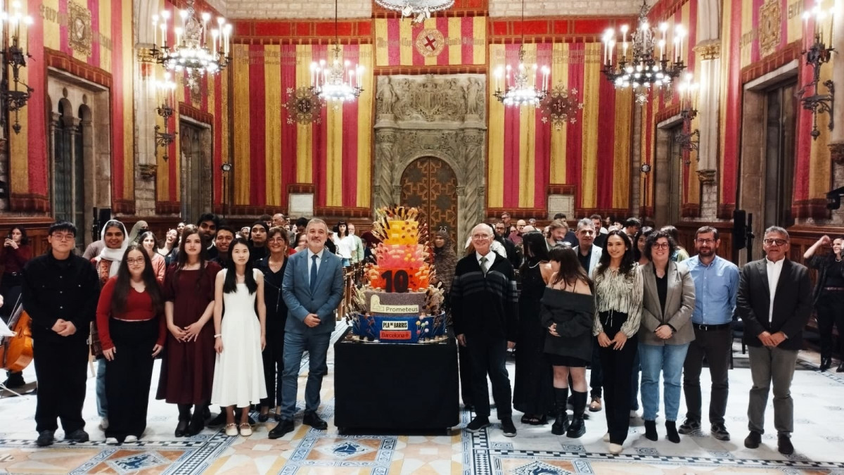 EuropaPress 7067372 entrega diplomas graduados programa prometeus curso 2024 2025