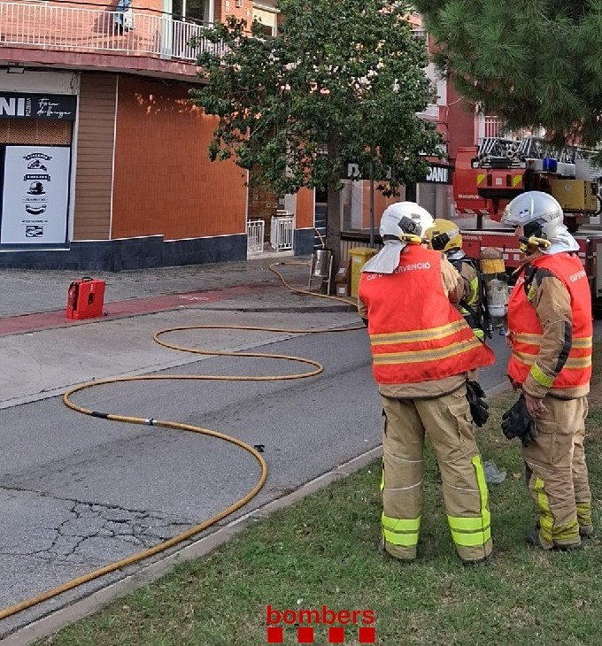 Fuego en Canet de Mar: dos heridos leves en un restaurante y alarma en todo el vecindario