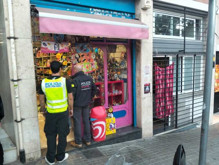 Detenido en Barcelona el dueño de una tienda de chucherías acusado de ocultar cocaína entre los dulces
