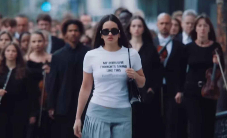 Descubre la exclusiva camiseta de Rosalía 'made in Catalunya' que triunfa en 'Berghain'