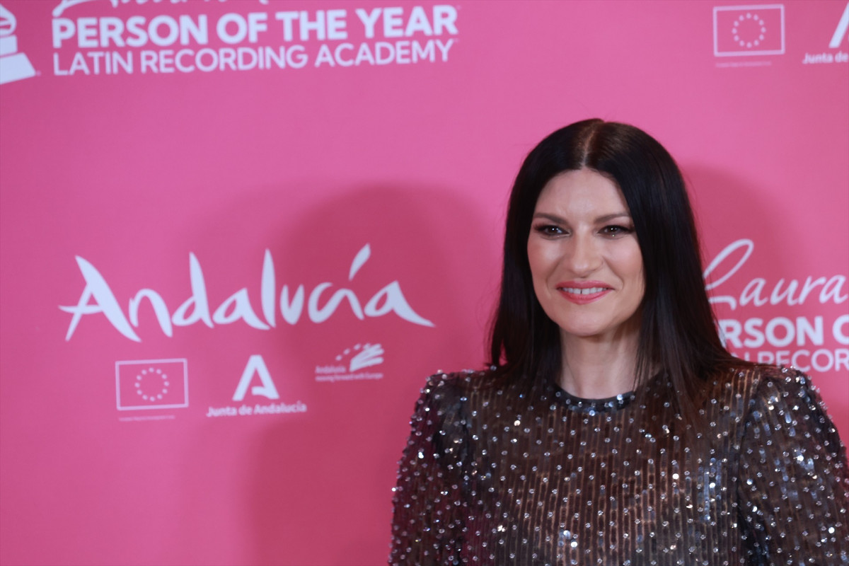 EuropaPress 5578513 laura pausini posa alfombra roja gala person of the year latin grammy 15