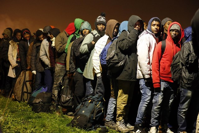 Comienza la evacuación de la 'Jungla' de Calais