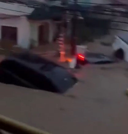 VIDEO | La Furia del Tifón Tino en Filipinas : residentes en techos y rescates de animales