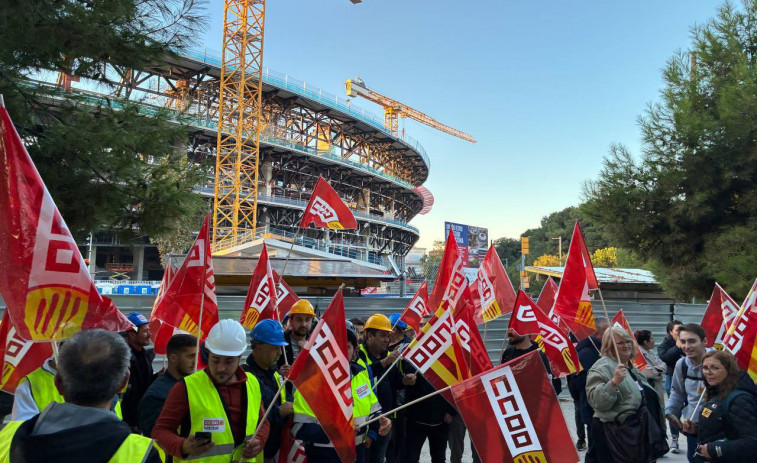 Protesta en el Camp Nou : concentración en la Avenida Joan XXIII denuncia su situación