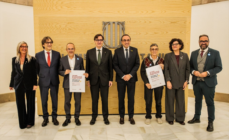 Illa y Rull se vacunan en el Parlament de gripe y covid para concienciar a la ciudadanía