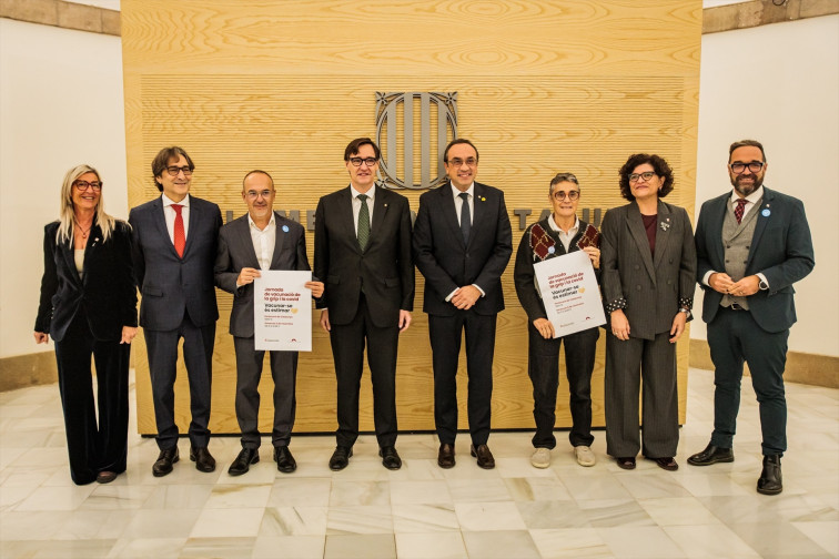 Illa y Rull se vacunan en el Parlament de gripe y covid para concienciar a la ciudadanía