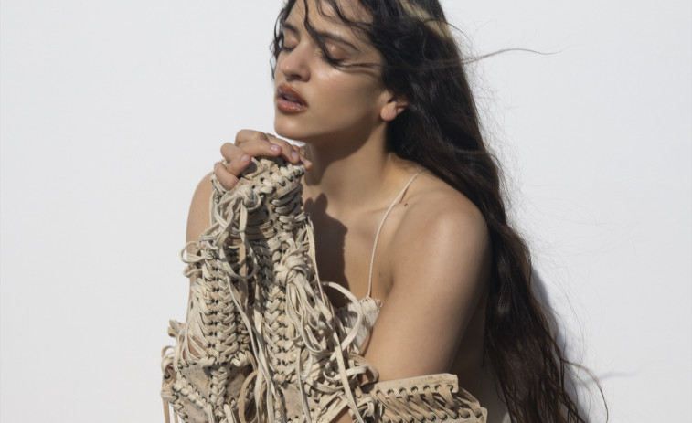 Rosalía canta 'Lux' en 14 idiomas: espiritualidad y una nueva mujer de la mano de la Orquesta Sinfónica de Londres