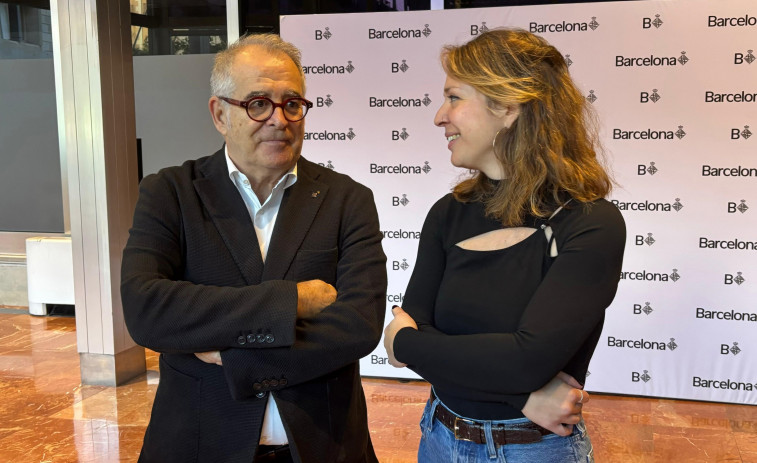 El gobierno de Collboni consigue consenso con BComú para subir impuestos a la hostelería y regenerar el Besòs