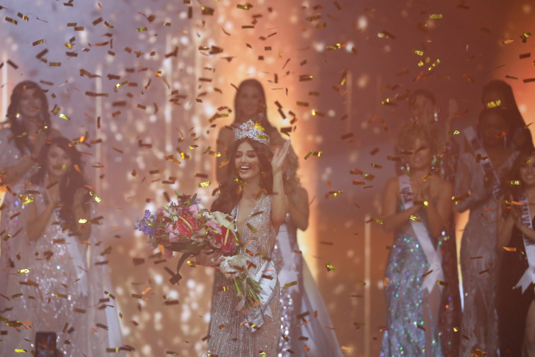 VIDEO | El director de Miss Universe Thailand pide disculpas entre lágrimas a Miss México