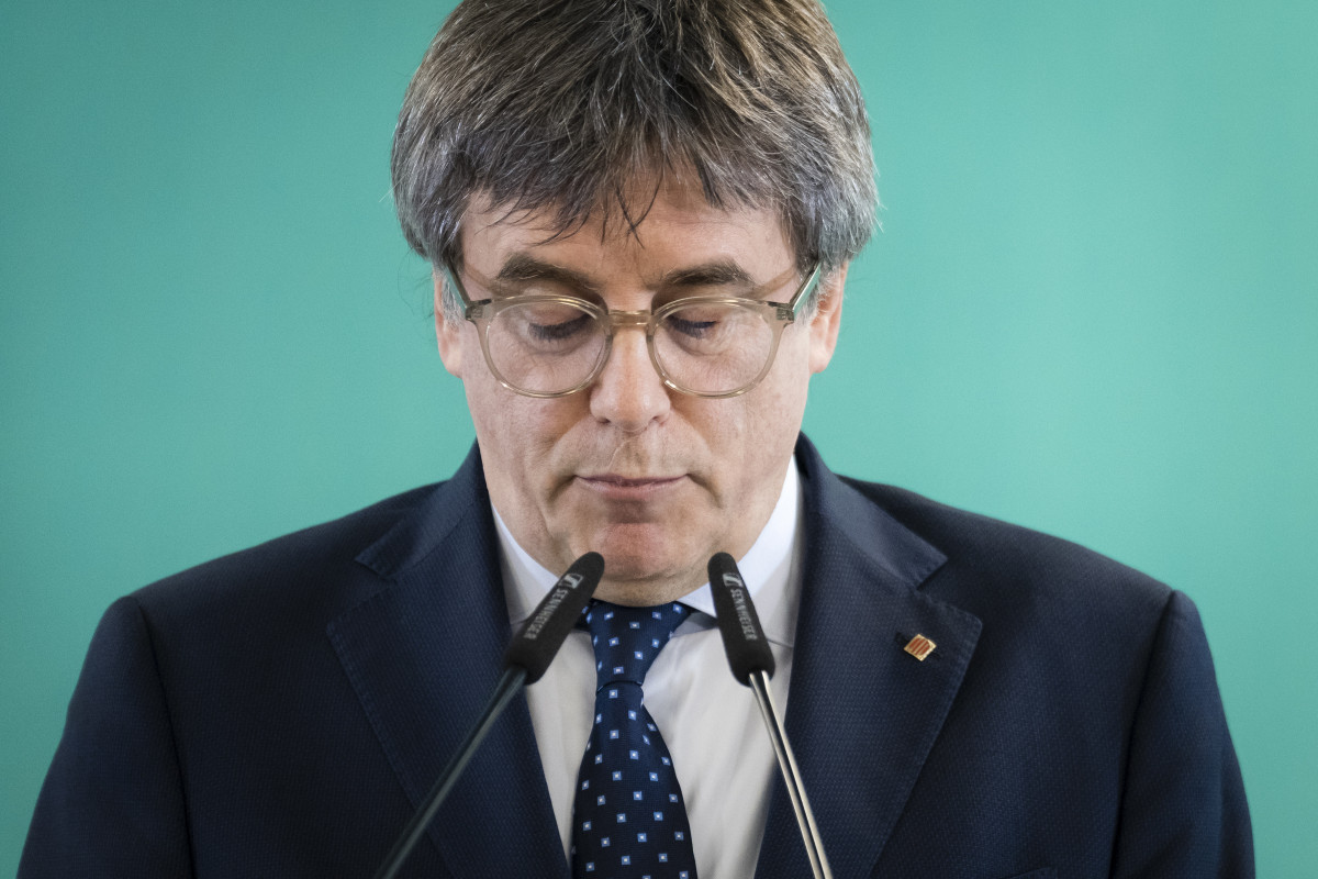 GRAFCAT4046. PERPIÑÁN (FRANCIA), 27/10/2025.- El presidente de JxCat, Carles Puigdemont, este lunes durante una comparecencia ante los medios sin admitir preguntas, después de la reunión de la dir