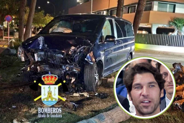 Impactantes imágenes: Cayetano Rivera estrella su furgoneta contra una palmera y se va andando a casa