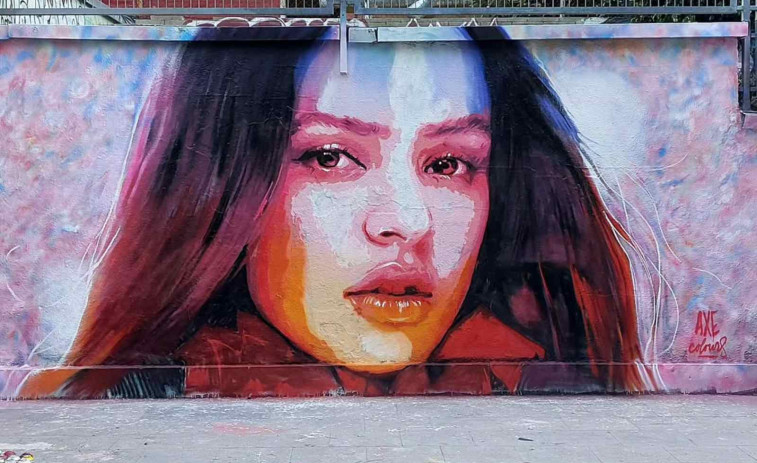 Indignación en Gràcia: borran el mural de Rosalía apenas dos semanas después de su estreno