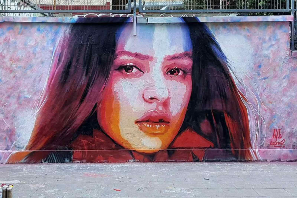Mural de Rosalía en el barrio de Gracia de Barcelona   axe colours en INSTAGRAM