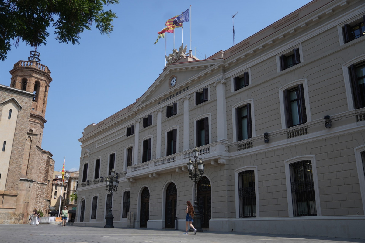 EuropaPress 6893711 fachada ayuntamiento sabadell plaza mayor agosto 2025 sabadell barcelona