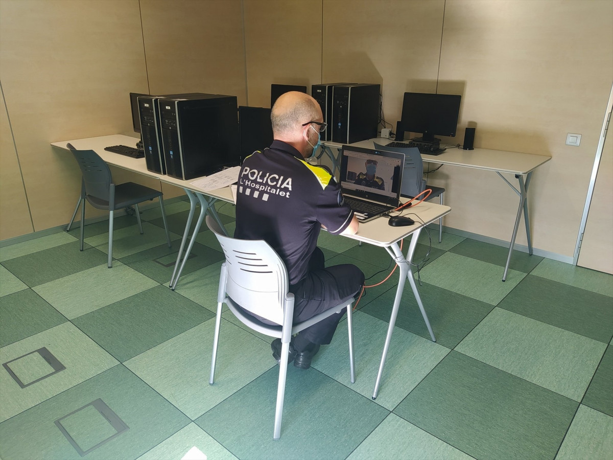 EuropaPress 3410559 guardia urbana inicia programa prevenir violencia genero hospitalet