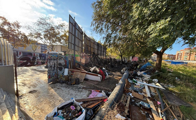 Barcelona activa un dispositivo para desalojar a las personas que vivían en los asentamientos de La Sagrera