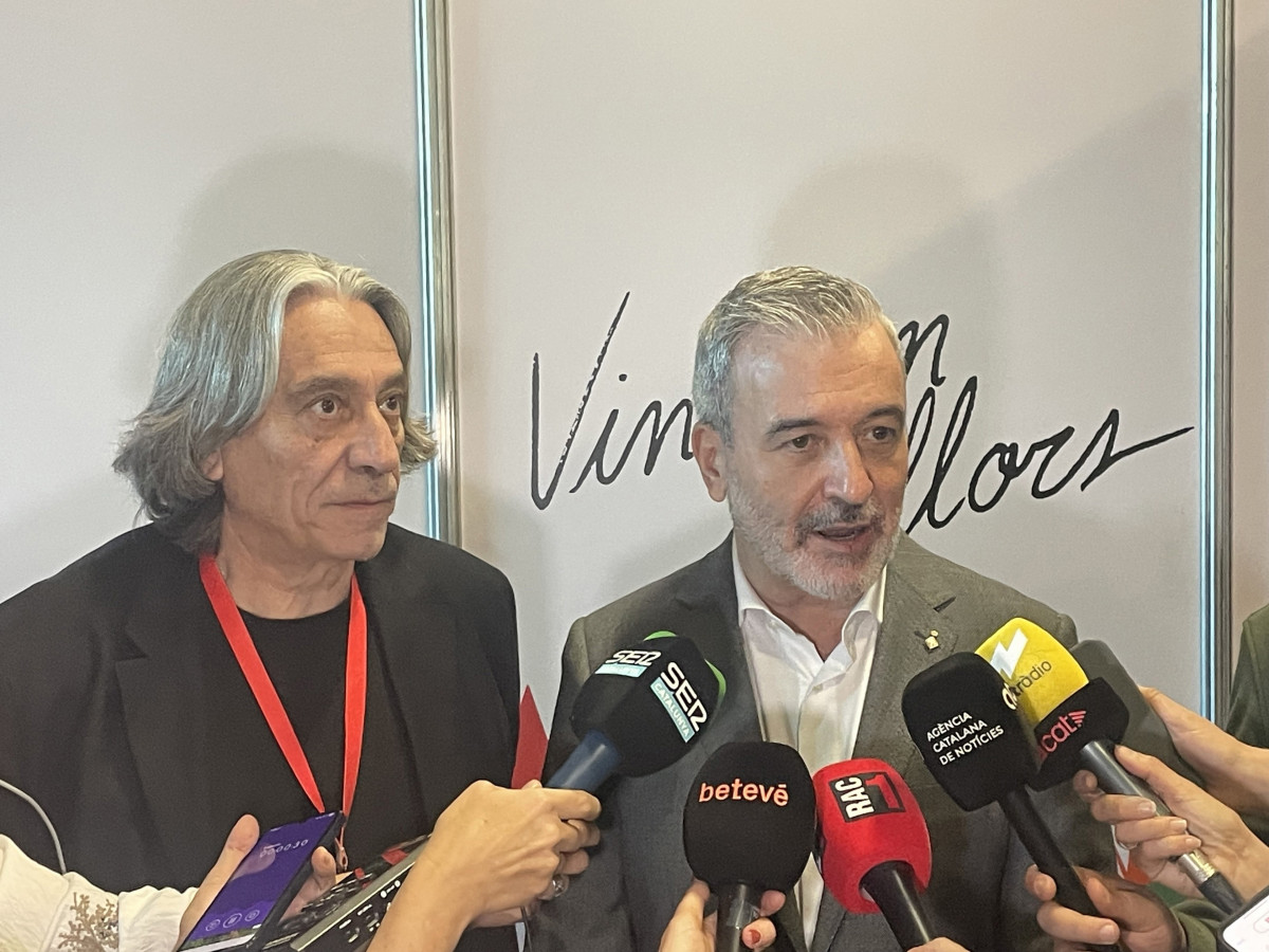 El concejal Xavier Marcé y el alcalde Jaume Collboni, en la FIL de Guadalajara