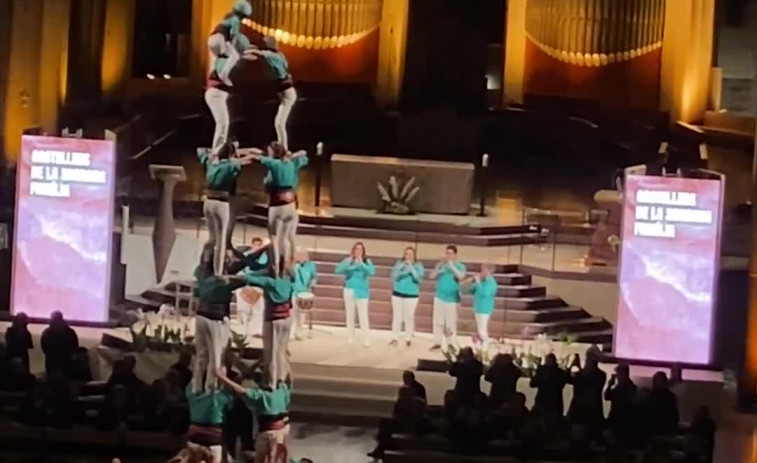 VIDEO | El espectacular homenaje a Antoni Gaudí: Castellers celebran 100 años de la Torre de Bernabé en la Sagrada Familia