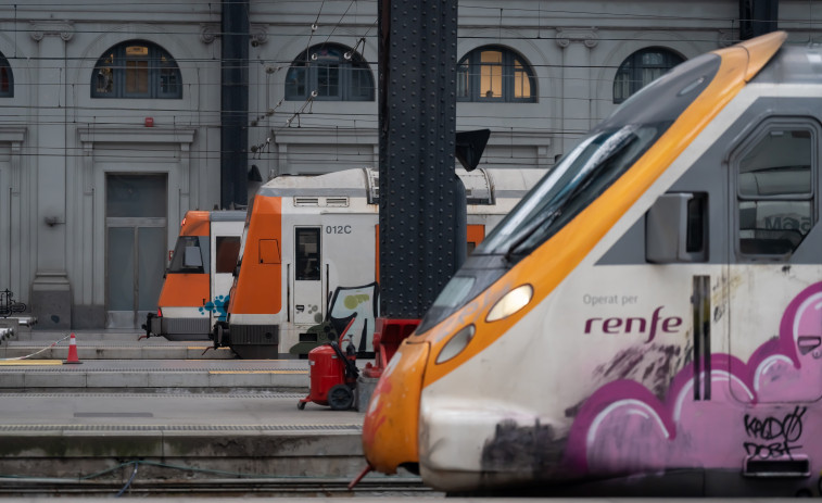 Rodalies a medio gas: El fin de semana arranca entre retrasos y un despliegue masivo de autobuses