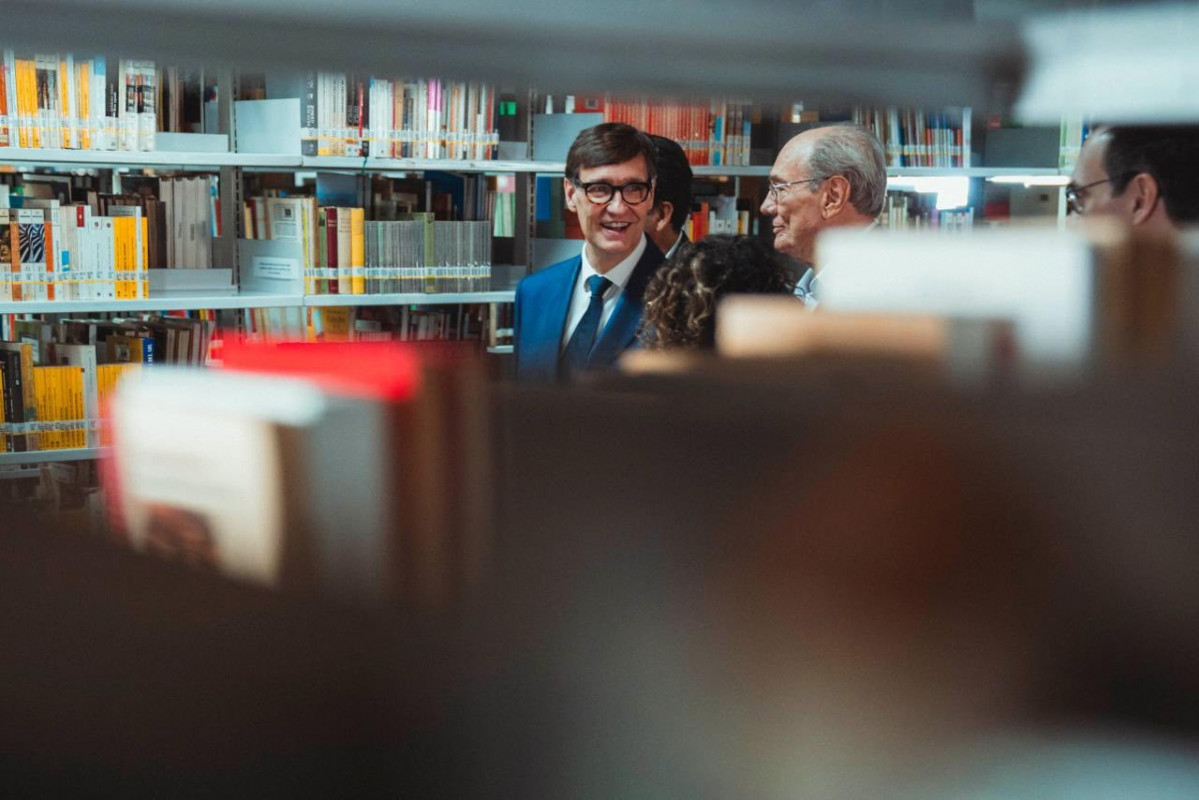 El presidente de la Generalitat, Salvador Illa, visita la Biblioteca Josep Maria Murià i Romaní en México